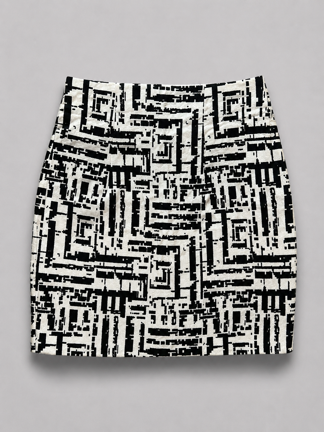 Abstract print skirt b/w